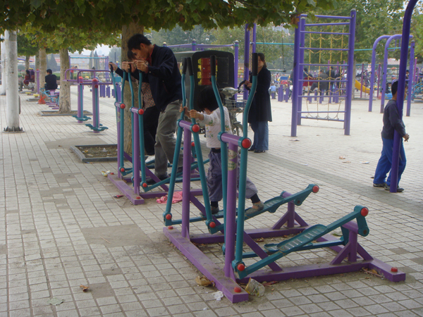 西關(guān)體育場(chǎng)健身器材 